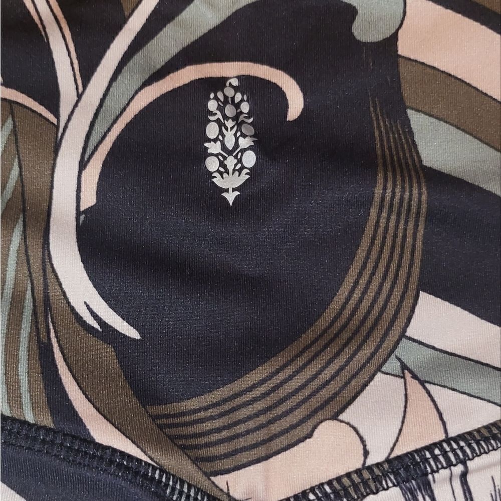 Free People Wave Crush Leggings Black Combo Small Floral - Picture 4 of 6